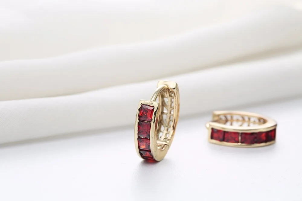 Kinitial маленькие серьги-кольца с квадратным красным кубическим цирконием