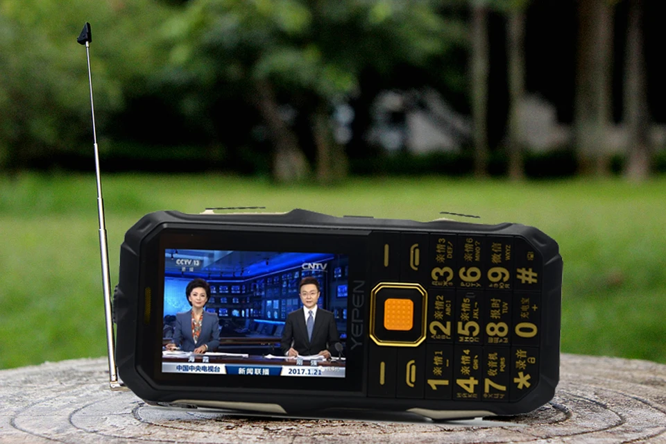 YEPEN Y698 фонарик беспроводной FM радио 2800 мАч длительное время ожидания две sim-карты mp3 mp4 внешний аккумулятор аналоговый ТВ прочный мобильный телефон P072