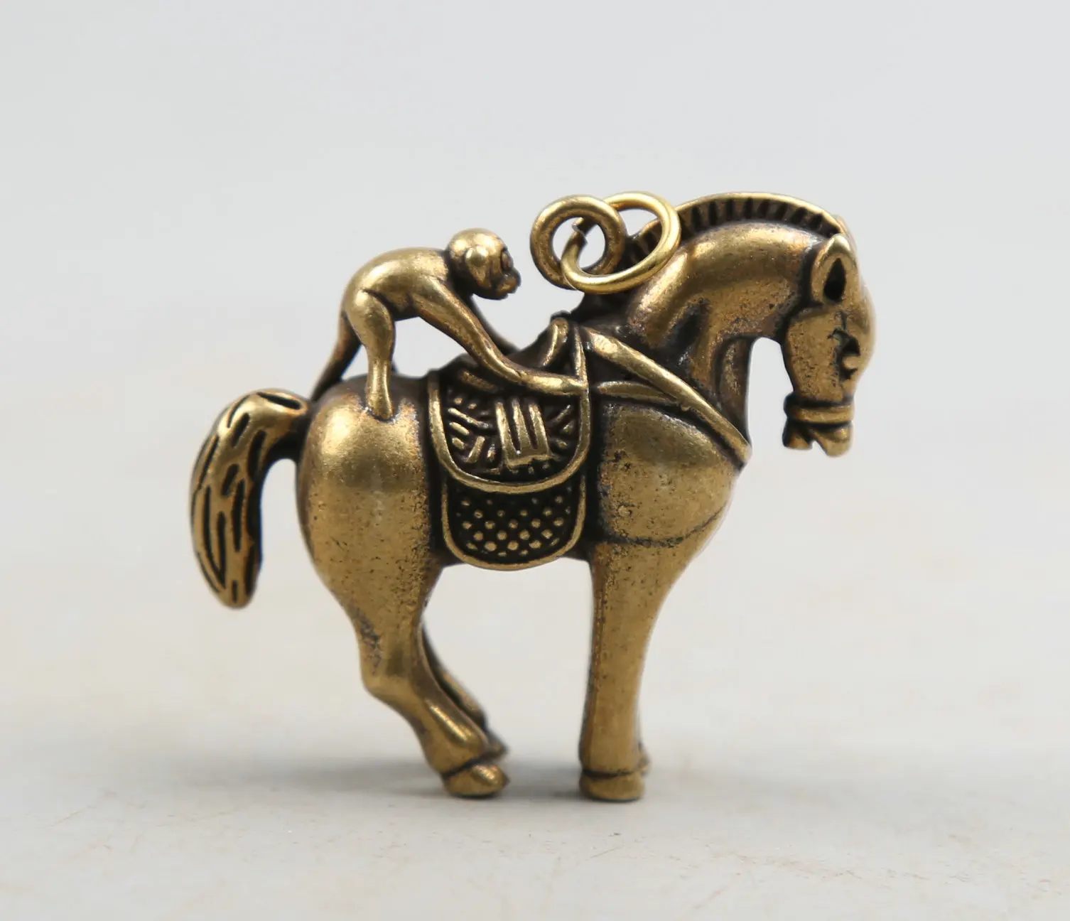 46MM/1.8&quotCollect Curio Rare Chinese Fengshui Small Bronze Exquisite Animal 12 Zodiac Year Monkey Ride Horse Pendant Statuary 31g | Дом и