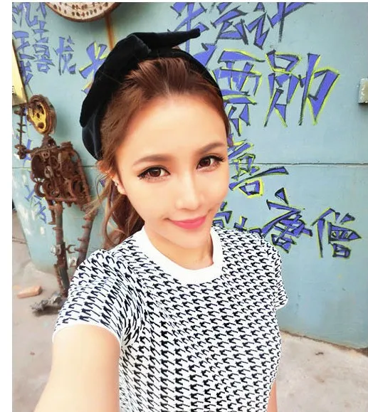 Повязка на голову женская бархатная в виде кролика