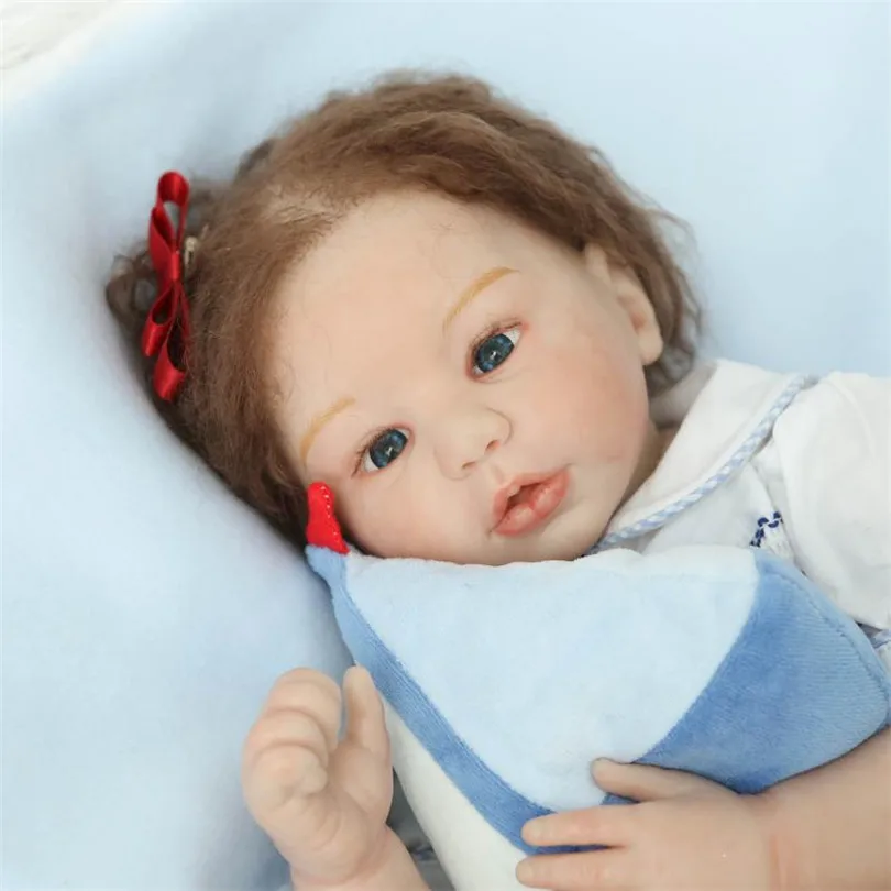 Reborn Simulation Alive Dolls с короткими вьющимися волосами и синими глазами Реалистичная