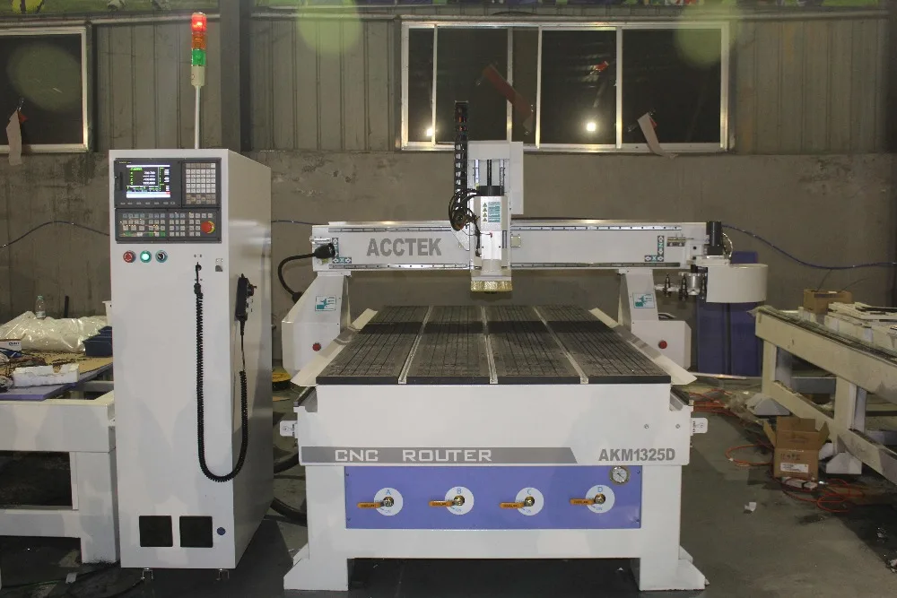 Новый продукт дисковый инструмент changer резьба и гравировальный станок AKM1325D с HSD