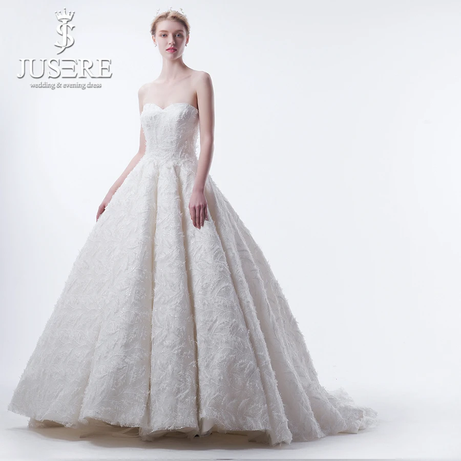 

Sweetheart Box Pleat Lace up Back Chapel Train Fashion New Bride Gown Corset Flowy Puffy Feather A line Wedding Dress