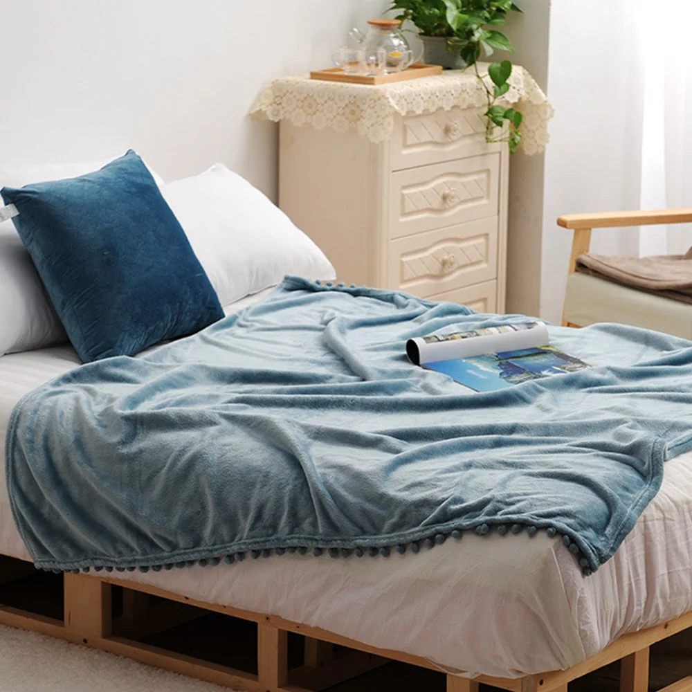 Фланелевое одеяло одноцветные с помпоном бахромой легкие уютные Постельные