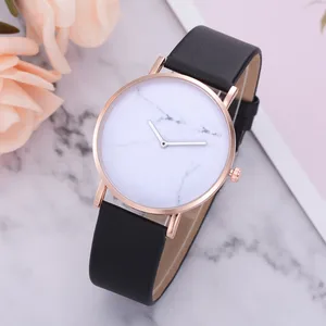 Часы наручные женские кварцевые с мраморным принтом и кожаным ремешком