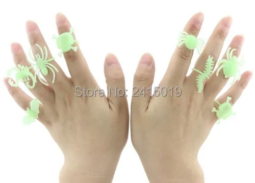 Бесплатная доставка 12 шт. светящиеся в темноте кольца летучая мышь Человек-паук