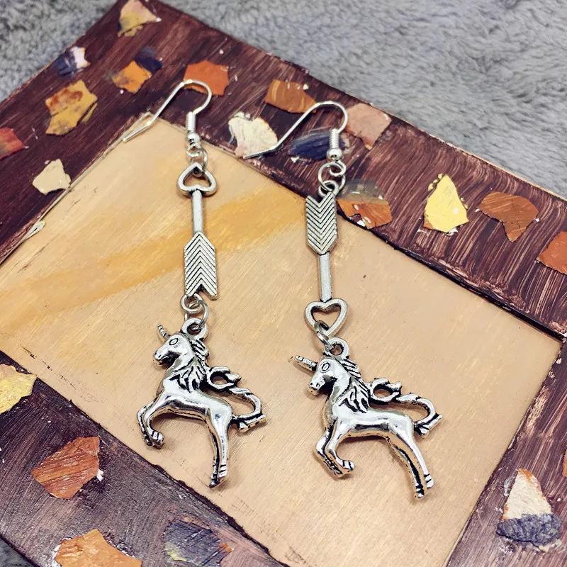 Подарок на день Святого Валентина амулет в виде единорога Амур стрела любовь