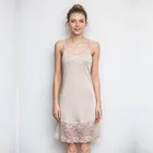 Трикотажная шелковая кружевная тонкая нижняя юбка на тонких бретельках женская ночная рубашка