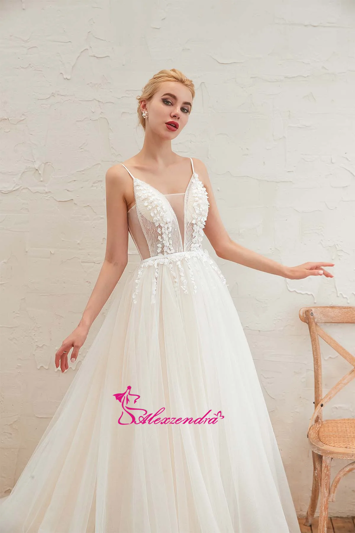 

Alexzendra Champagne Beach Wedding Dresses 2019 Backless Sweetheart Lace Bride Dresses Plus Size