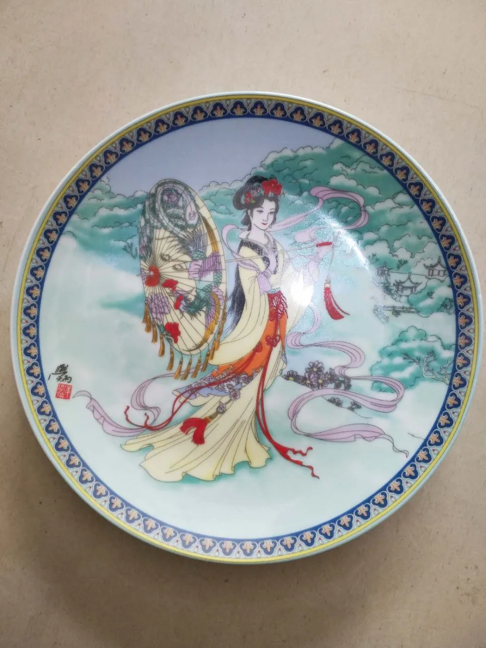 

Exquisite Ancient China classical dream of red mansions character porcelain plate