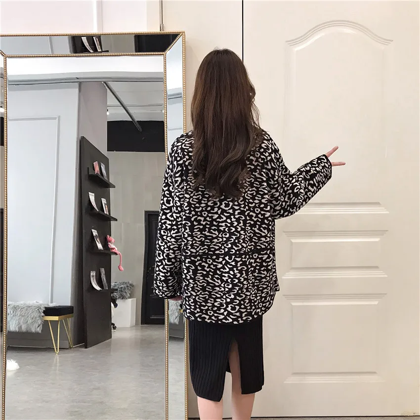Woollen Cloth Women Coat Fashion Loose With Pocket Plain Dyed Leopard Colors Women Woolen Coat Ladies Elegant Button Winter Coat
Woollen Cloth Women Coat Fashion Loose With Pocket Plain Dyed Leopard Colors Women Woolen Coat Ladies Elegant Button Winter Coat