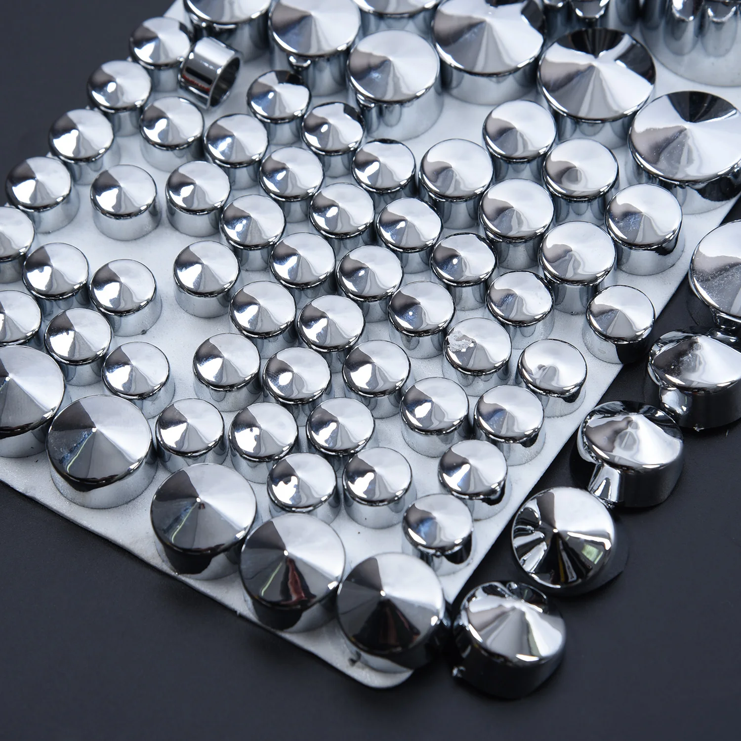 Комплект хромированных крышек для болтов из АБС-пластика комплект Harley Softail Twin Cam