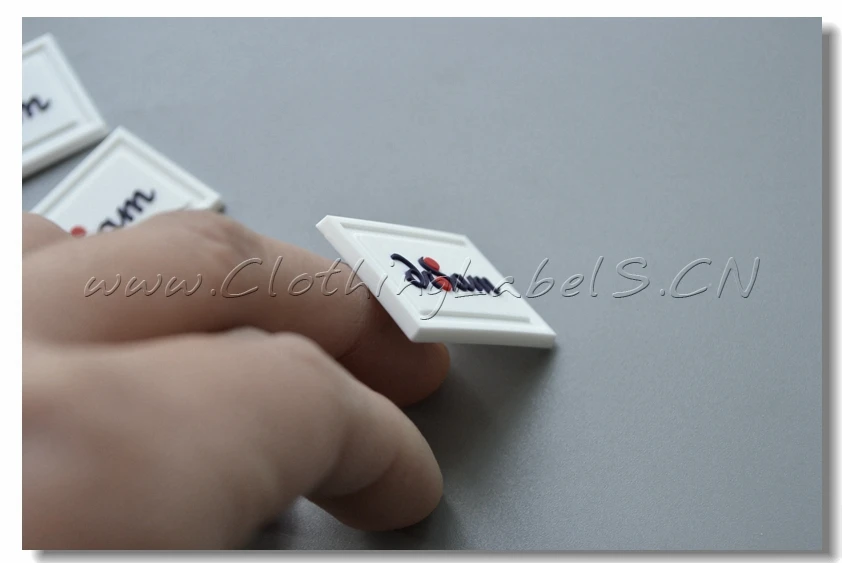 3d этикетки из ПВХ пользовательские для одежды бирки выполнены в качестве