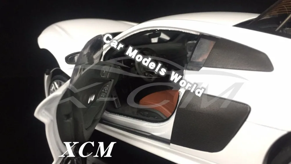 Литая модель автомобиля для R8 V10 Plus Coupe Sport 1:18 (DIY белый цвет) + маленький подарок! |