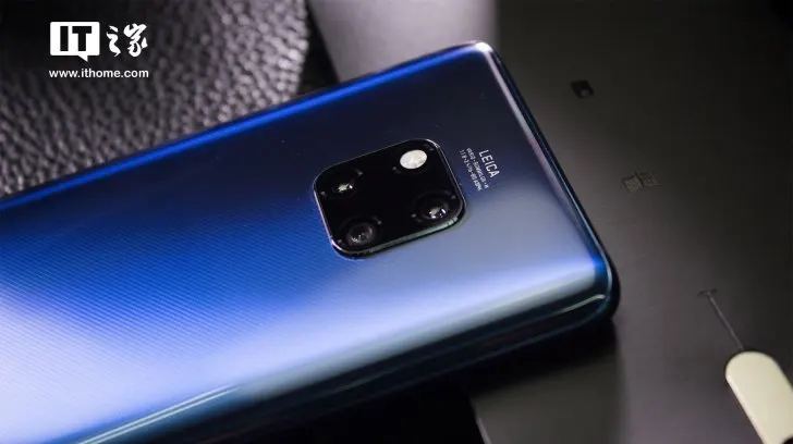 Смартфон HuaWei mate 20 Pro 4G LTE 8 ГБ ОЗУ 256 Гб ПЗУ Kirin 980 Android 9,0 6,3" 3120x1440 40.0MP IP68 NFC