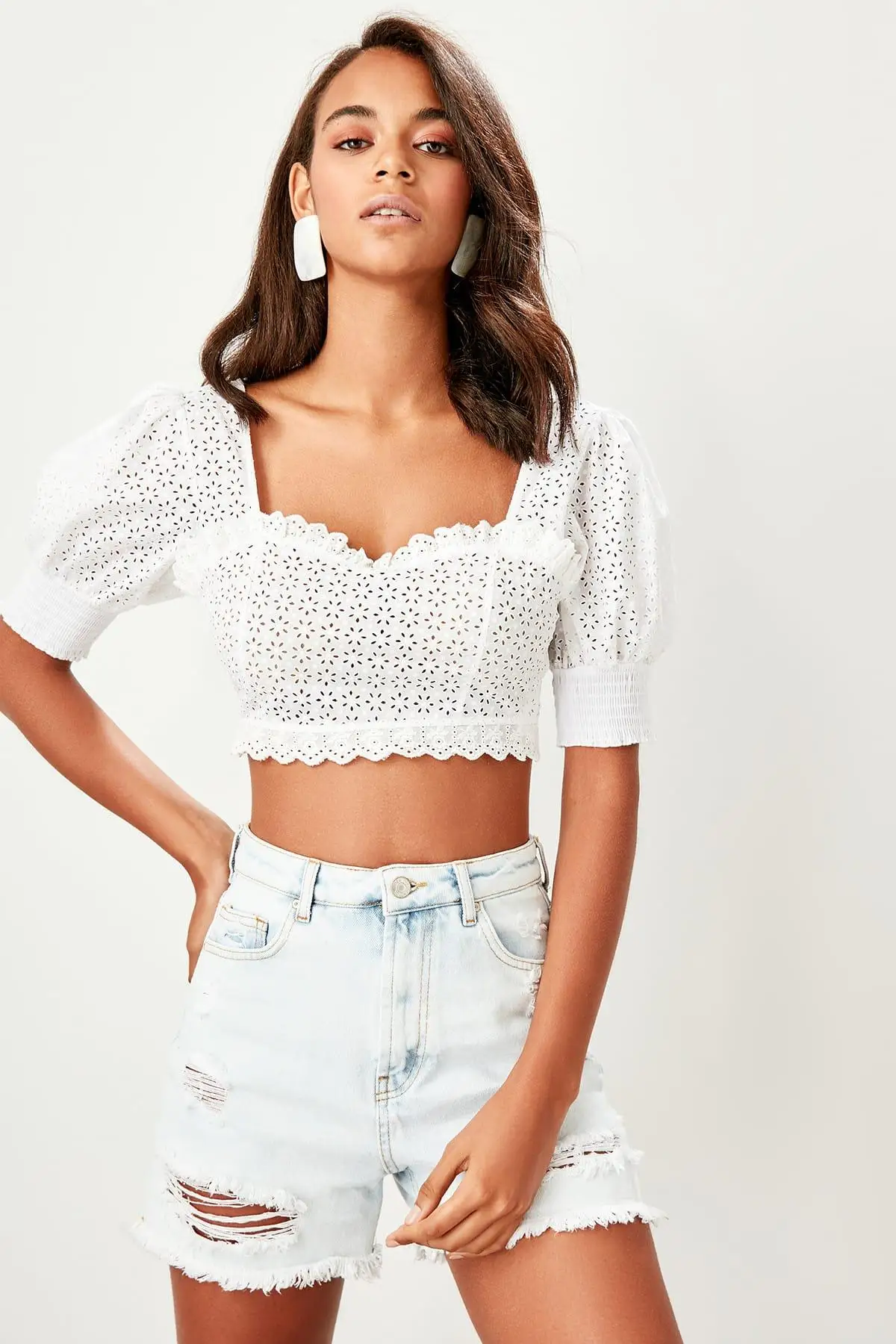 Trendyol белая короткая блузка с рюшами на спине TBESS19BZ0082| |