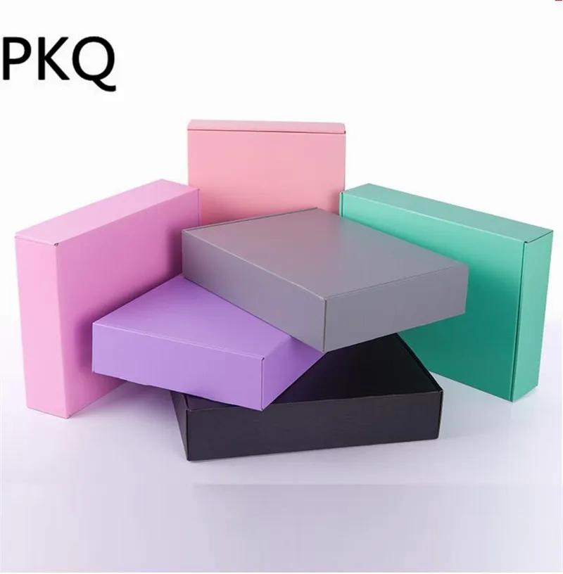 Большая подарочная коробка из крафт бумаги 15*15*5 см картонная для конфет