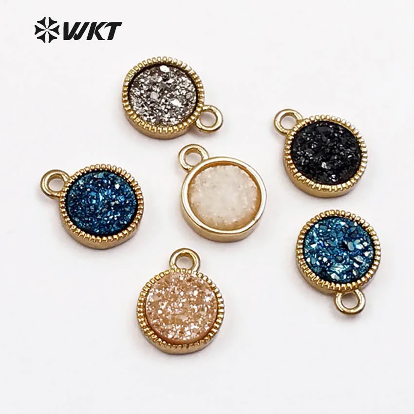 

WT-P1419 Wholesale Natural Stone With Gold Electroplated In Round Shape Pendant Women Dainty Necklace Pendant Gift procurement