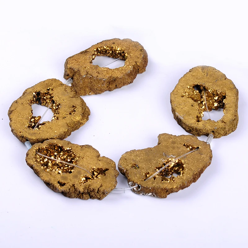 Высококачественный полудрагоценный Асимметричный кварцевый кристалл Miarolitic