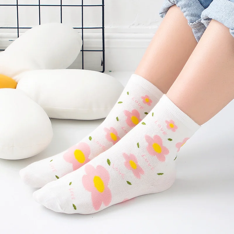 Dreamlikelin милые Для женщин носки с цветочным рисунком Harajuku Дейзи с надписью «Love» Демисезонный длинные носки для экипажа подарки для девочек