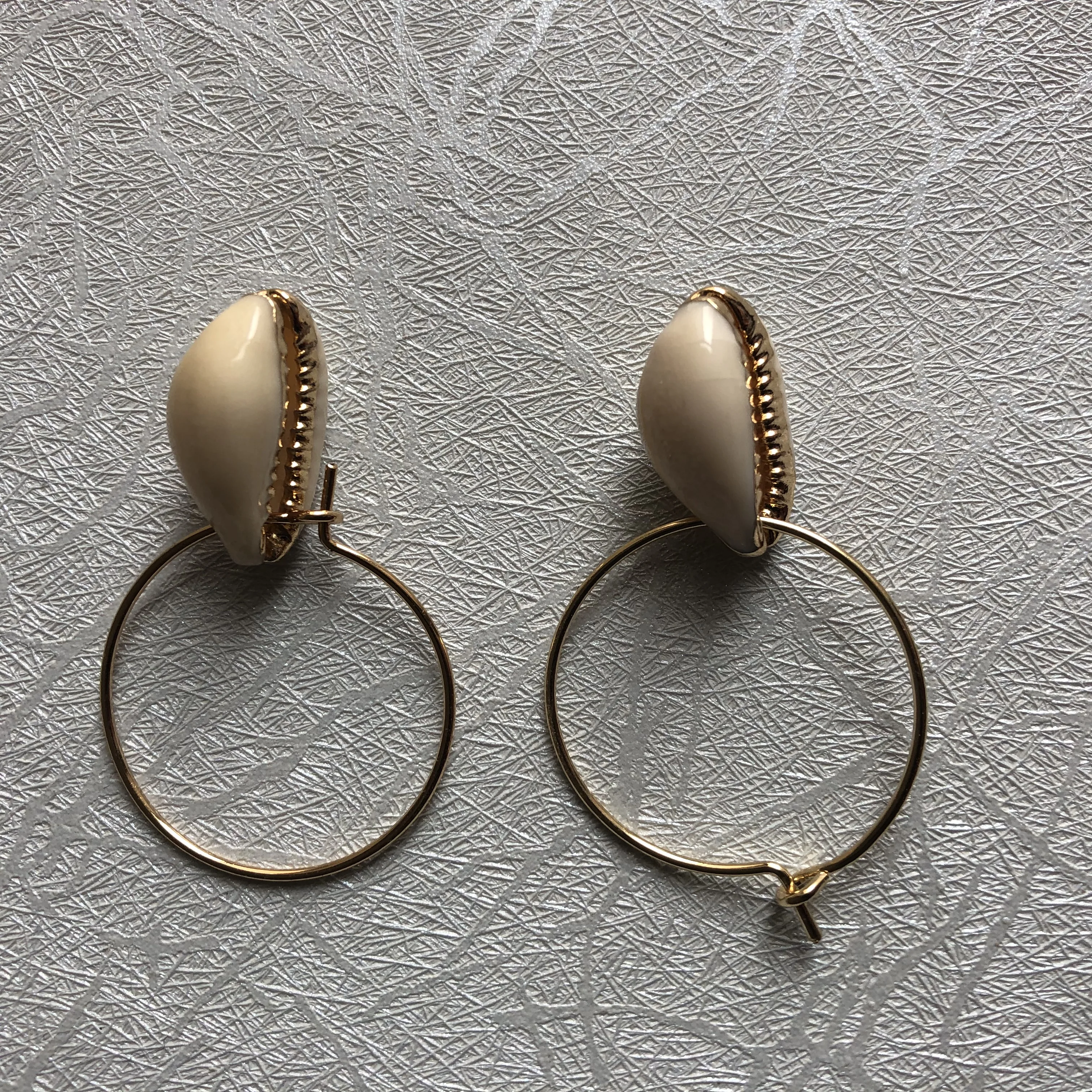 

CasualL Gold Color PLATING NATURAL Shell Hoop EARRINGS FOR WOMAN GIRL Jelwery