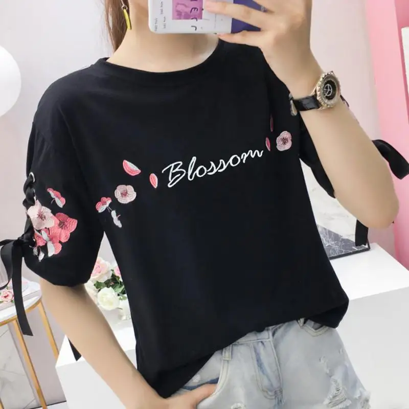 

Женская футболка с коротким рукавом Zuolunouba, Повседневная Свободная бандажная футболка с вышитыми цветами, топы в стиле Харадзюку для лета