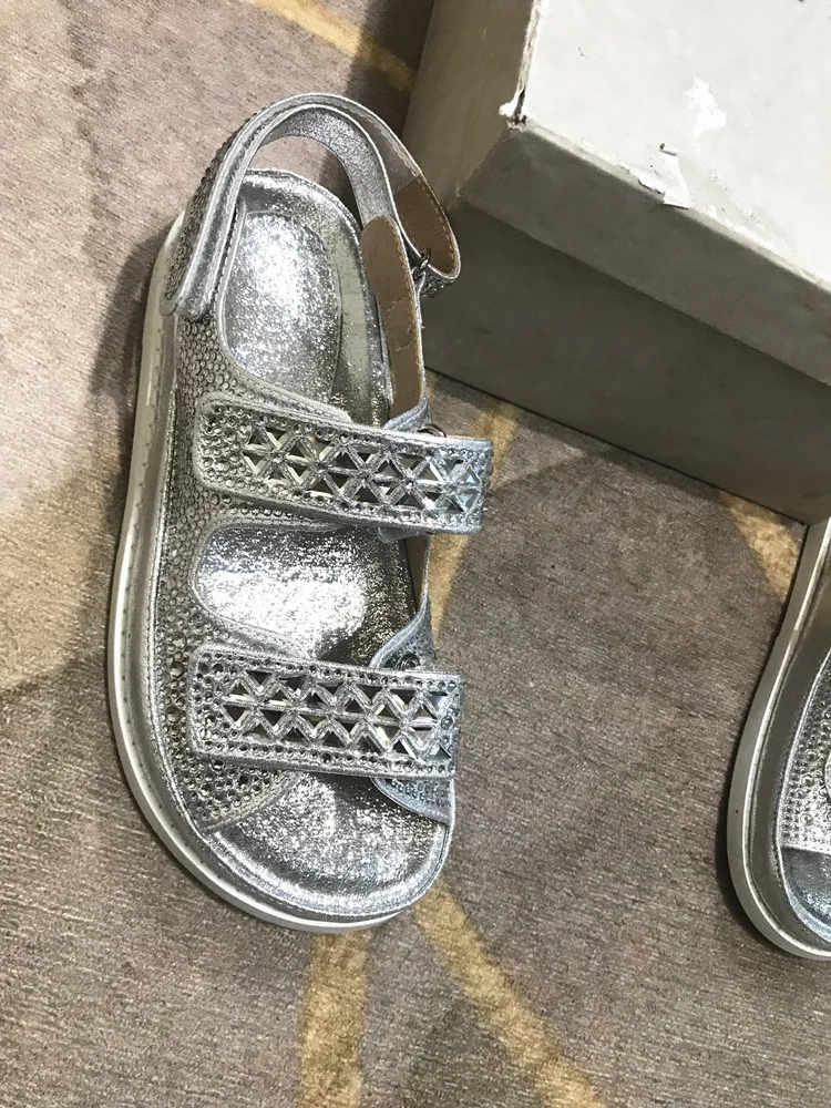 Sandalias mujer/ г.; обувь; женские босоножки на платформе со стразами; шикарные пляжные сандалии с кристаллами; обувь с открытым носком; chaussures femme; Цвет Серебристый