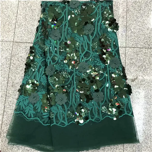 Кружевная ткань с 3D блестками золотистая Сетка зеленого цвета во французском