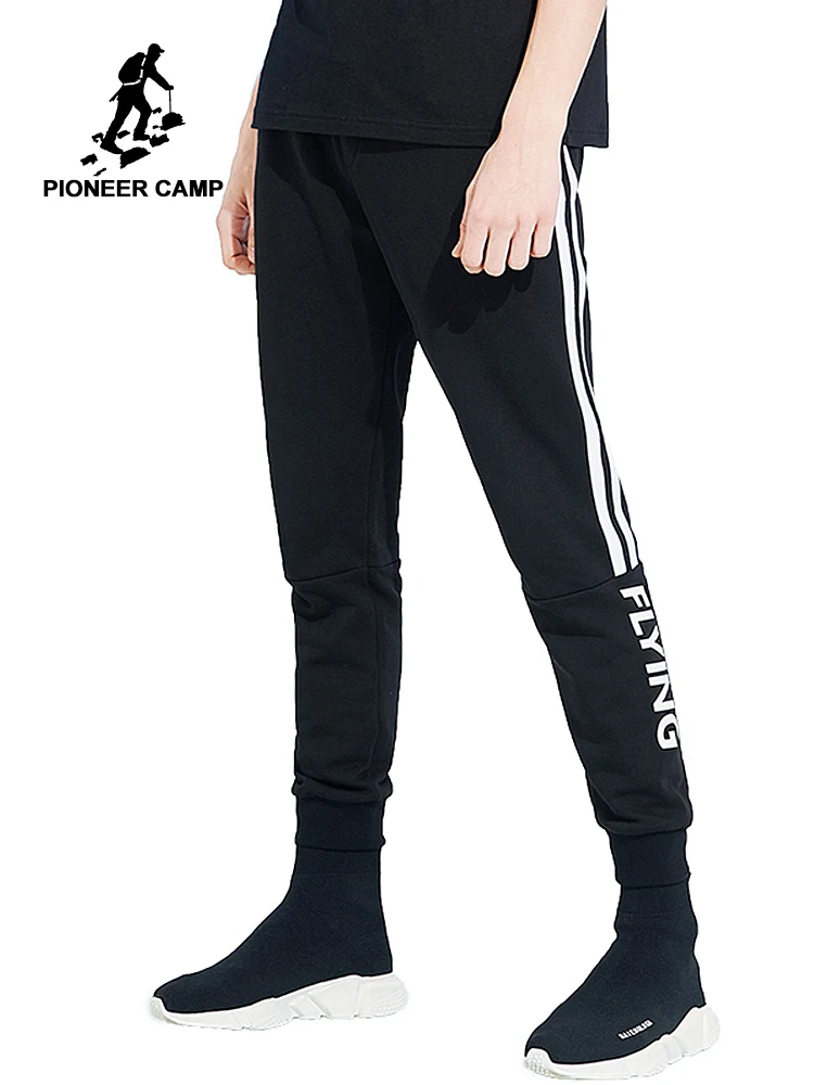Мужские спортивные штаны Pioneer camp черные повседневные в полоску для бега весна