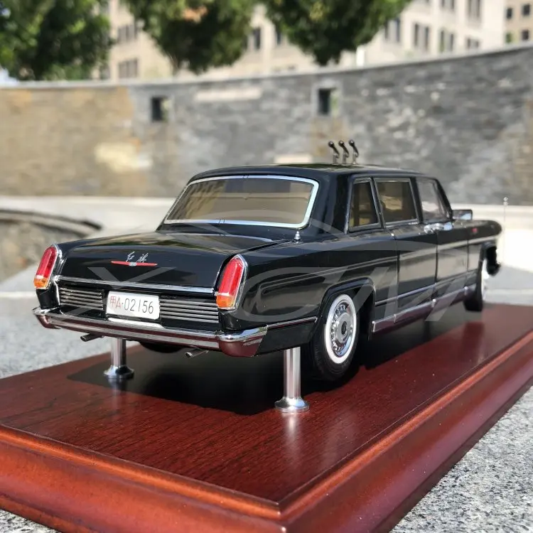 Модель автомобиля 1:24 HongQi CA772TJ 50th Национальный день инспекции лимусин(черный