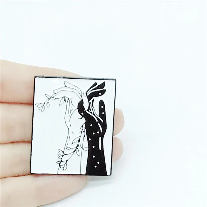 Fashion Couple Holding Hands Enamel Brooch Pin Little Finger Winding vine Romantic Love brooch Couple badge Jewelry images - 6