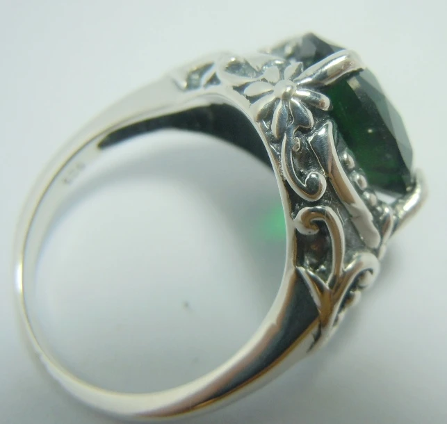 The ancient silver plant emerald 6.0 CT contracted pattern Roman style ring | Украшения и аксессуары