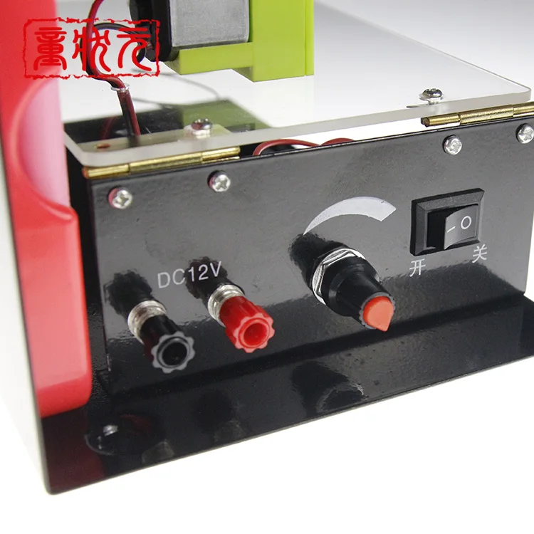 Форсированная вибрация и резонансный демонстратор в средней школе физический