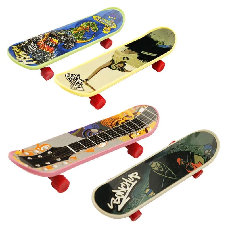 

1PCS Hot High quality creative novelty cute mini children's toys skateboard athletic finger skateboard gifts for the children