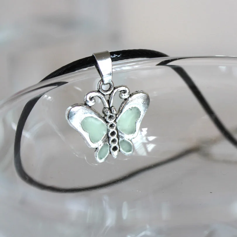 Светящееся ожерелье бабочка маленькое с кулоном светящееся в темноте светящиеся