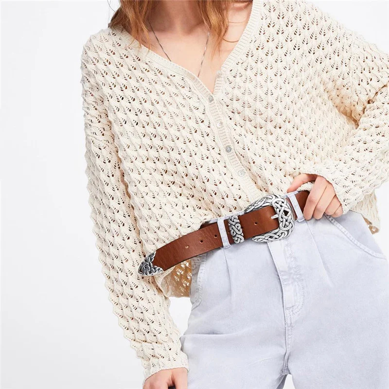 Свитер женский белый с длинным рукавом на кнопках треугольным вырезом большие