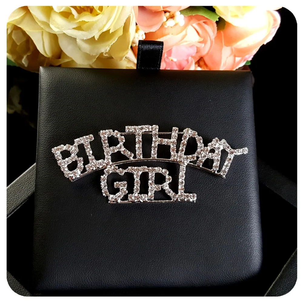 Грандиозный уникальный подарок &quotдень рождения девочки&quot Кристалл слово Брошь