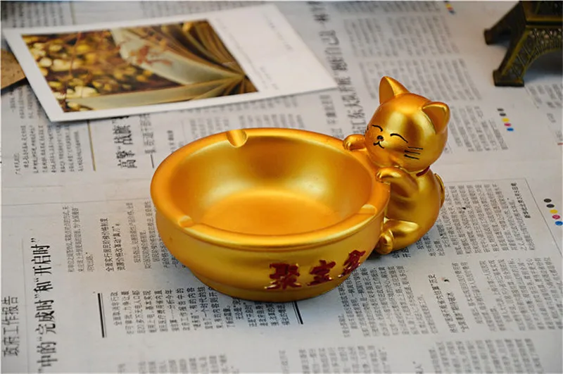 Золотистая пепельница Lucky Cat круглая для корнезорукости натуральная смола