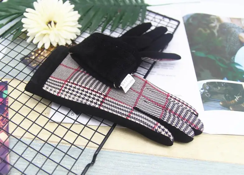 red plaid Женские зимние теплые флисовые клетчатые перчатки для верховой езды, модные зимние перчатки из искусственной замши для вождения R659 - Цвет: red plaid