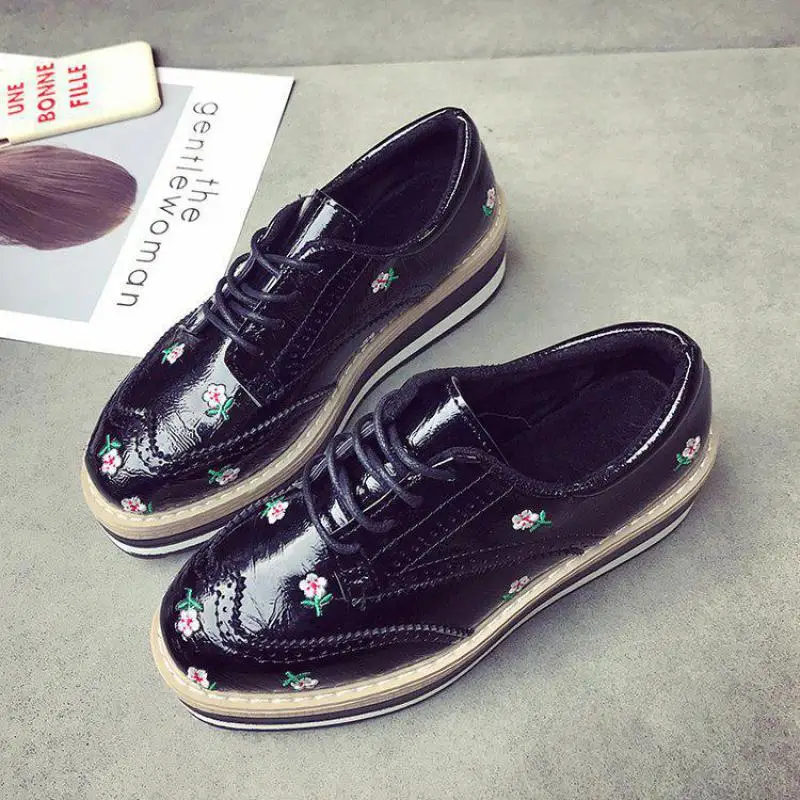 2017 г. Весенняя модная повседневная обувь с вышивкой на плоской подошве круглым