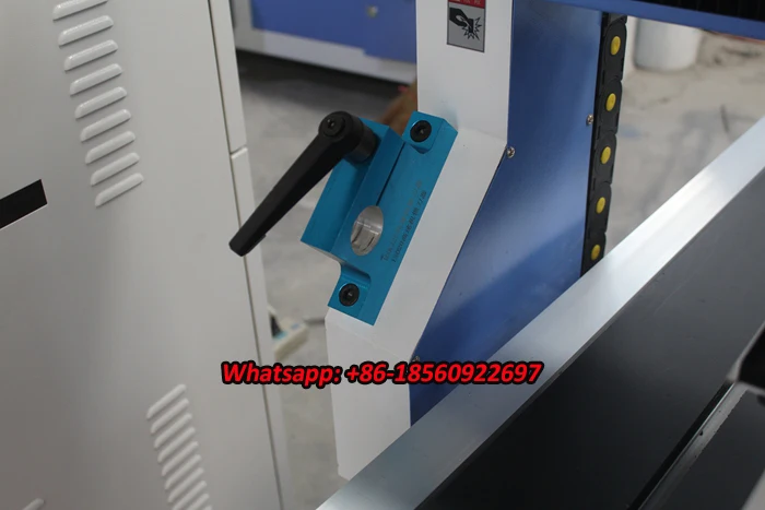 AKM6090C небольшой смены инструмента фрезерный станок с чпу/автоматическая 3d резьба