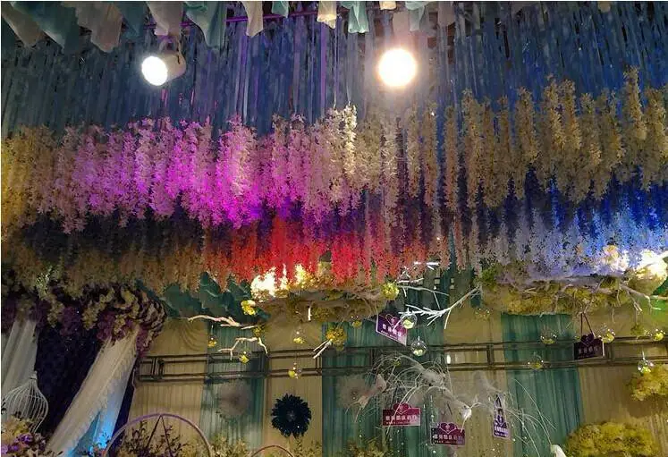 Goede Witte Kunstmatige Opknoping Orchideeën Planten Nep Zijde Bloem Wijnstok Voor Wedding Achtergrond Party Decoratie Levert Nieuwe Aankomst