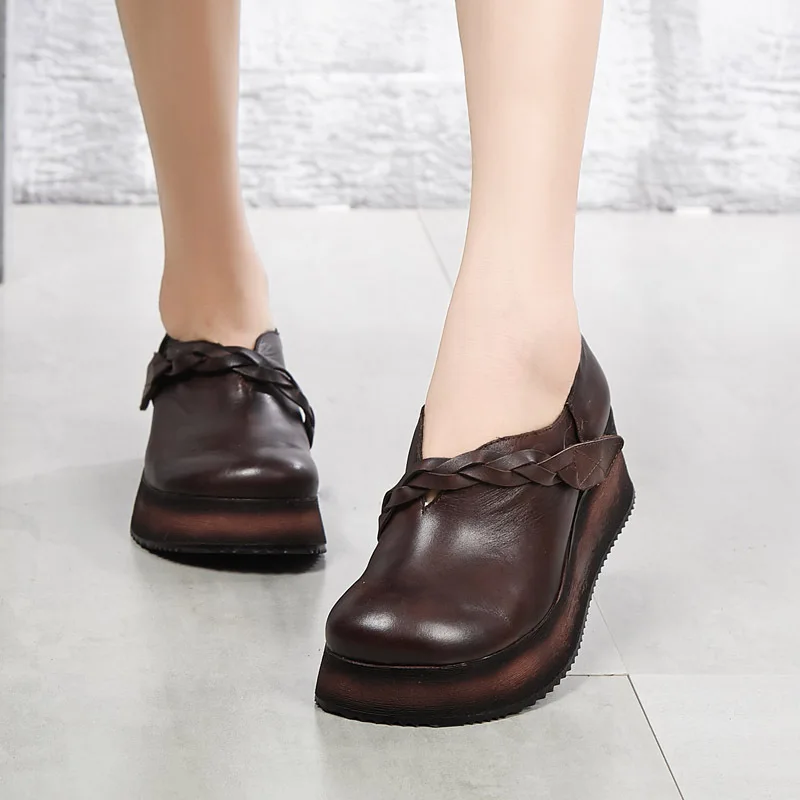 Новинка 2019 года сезон весна осень обувь на танкетке из натуральной кожи с круглым