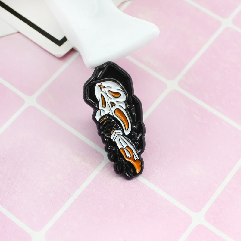 Темный ужас Скелет Призрак держа нож кровавая брошь дьявол Готический