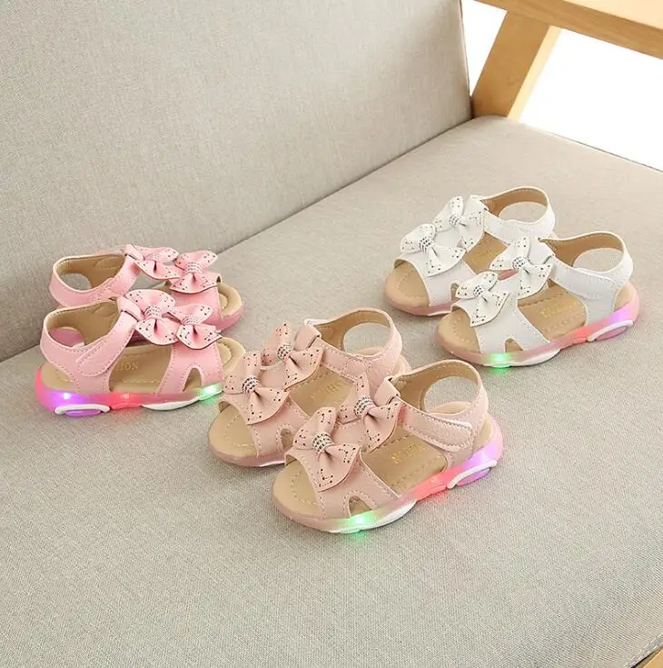 Новый стиль Детские светящиеся сандалии детские с бантом для девочек Светящиеся