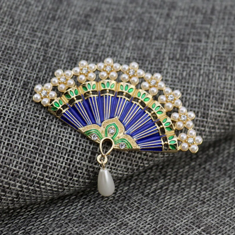 

Funmor Vintage Simulated Pearl Brooch Enamel Fan Pins For Women Girls Elegant Wedding Engagement Banquet Ornaments Coat Bijoux