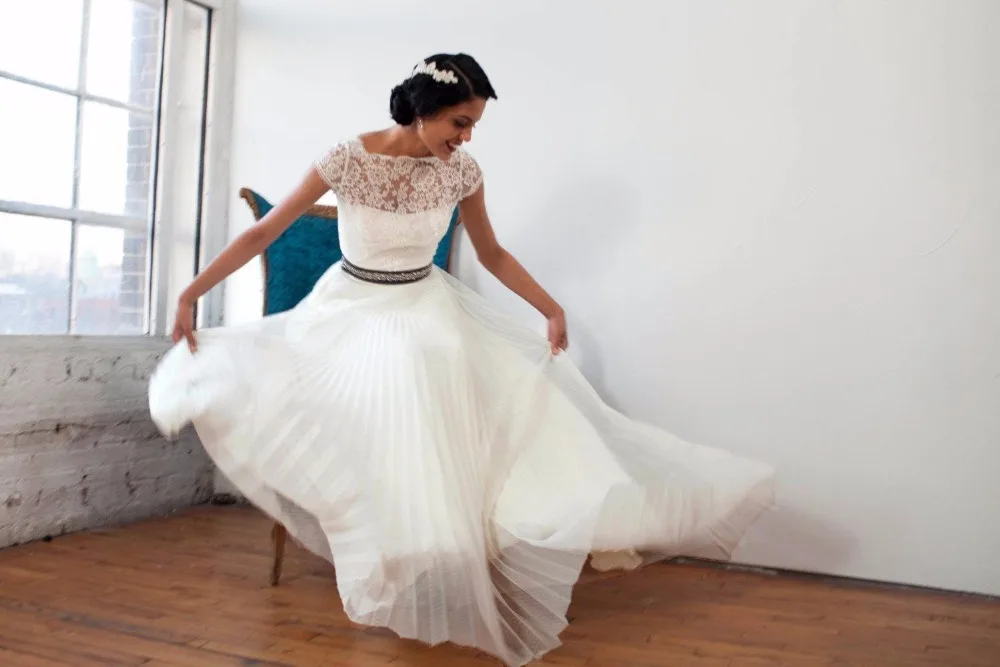 2017 Скромные Кружева Свадебные Платья Плиссе Тюль Пляж Свадебное Платье Чешские