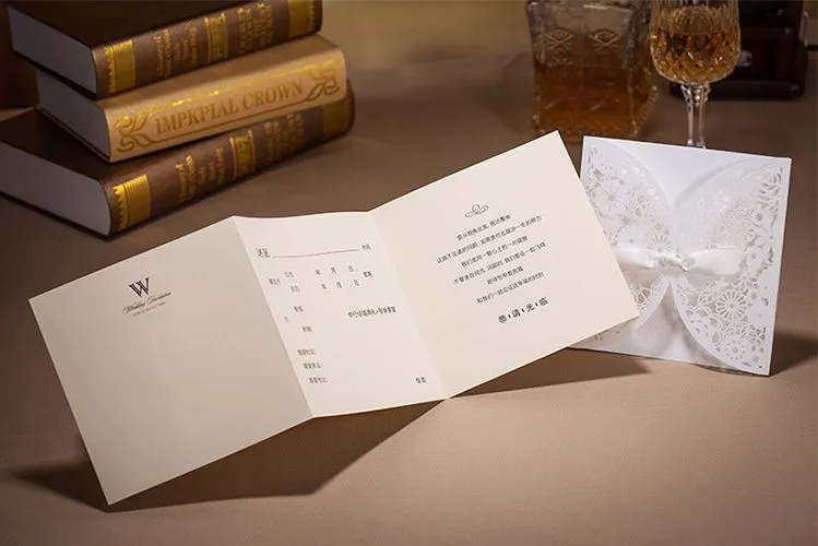 Персонализированные лазерная резка полые Дизайн белого цвета свадебные