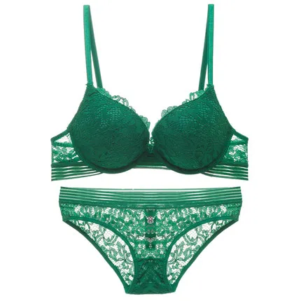 Комплект женского кружевного нижнего белья с бюстгальтером на косточках чашкой