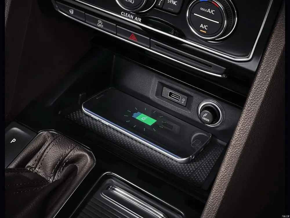 Qi автомобильное беспроводное зарядное устройство для iPhone Samsung S10 S9 Volkswagen T-Roc 2018
